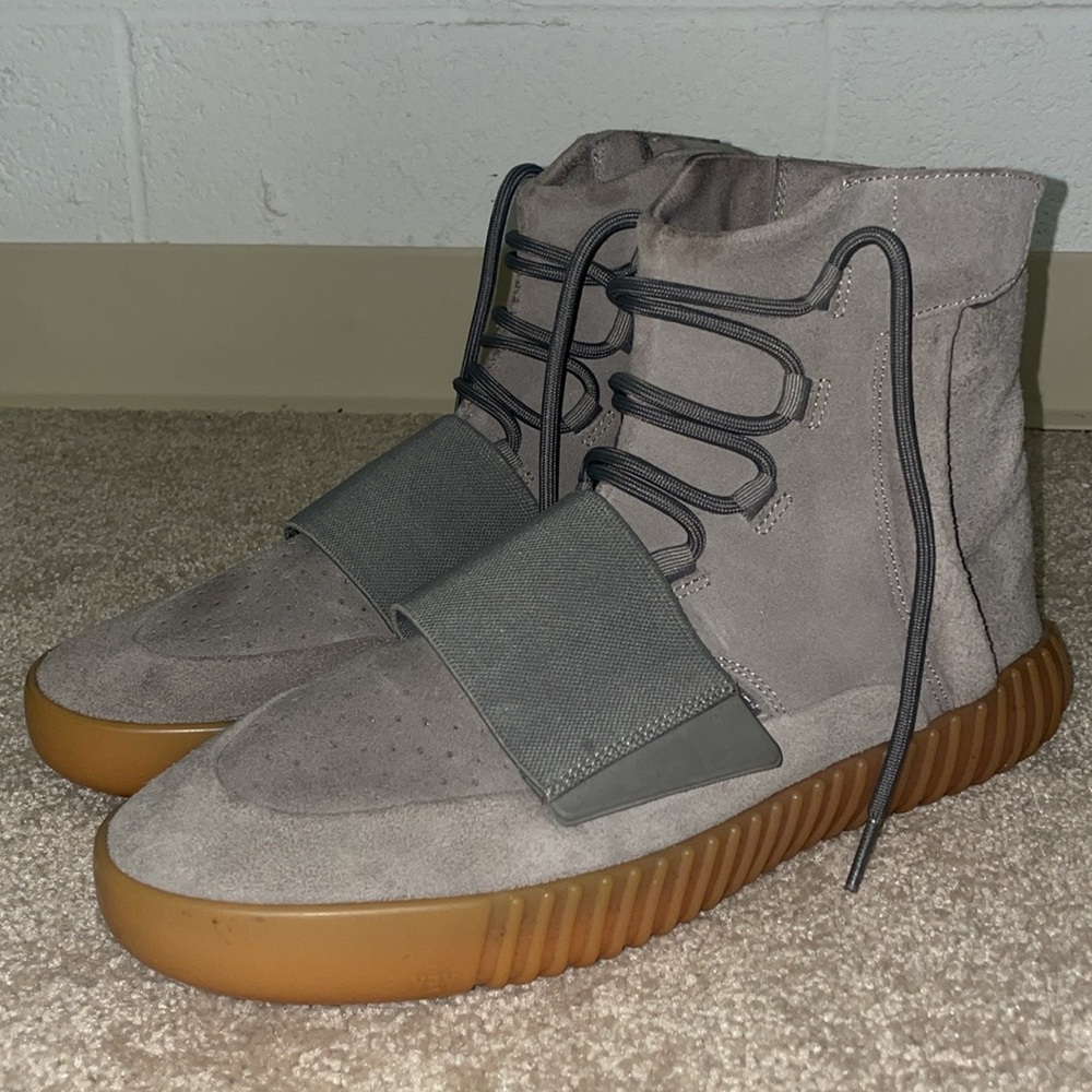 Men's Yeezy Gray High-Top Sneakers - Picture 2 of 6